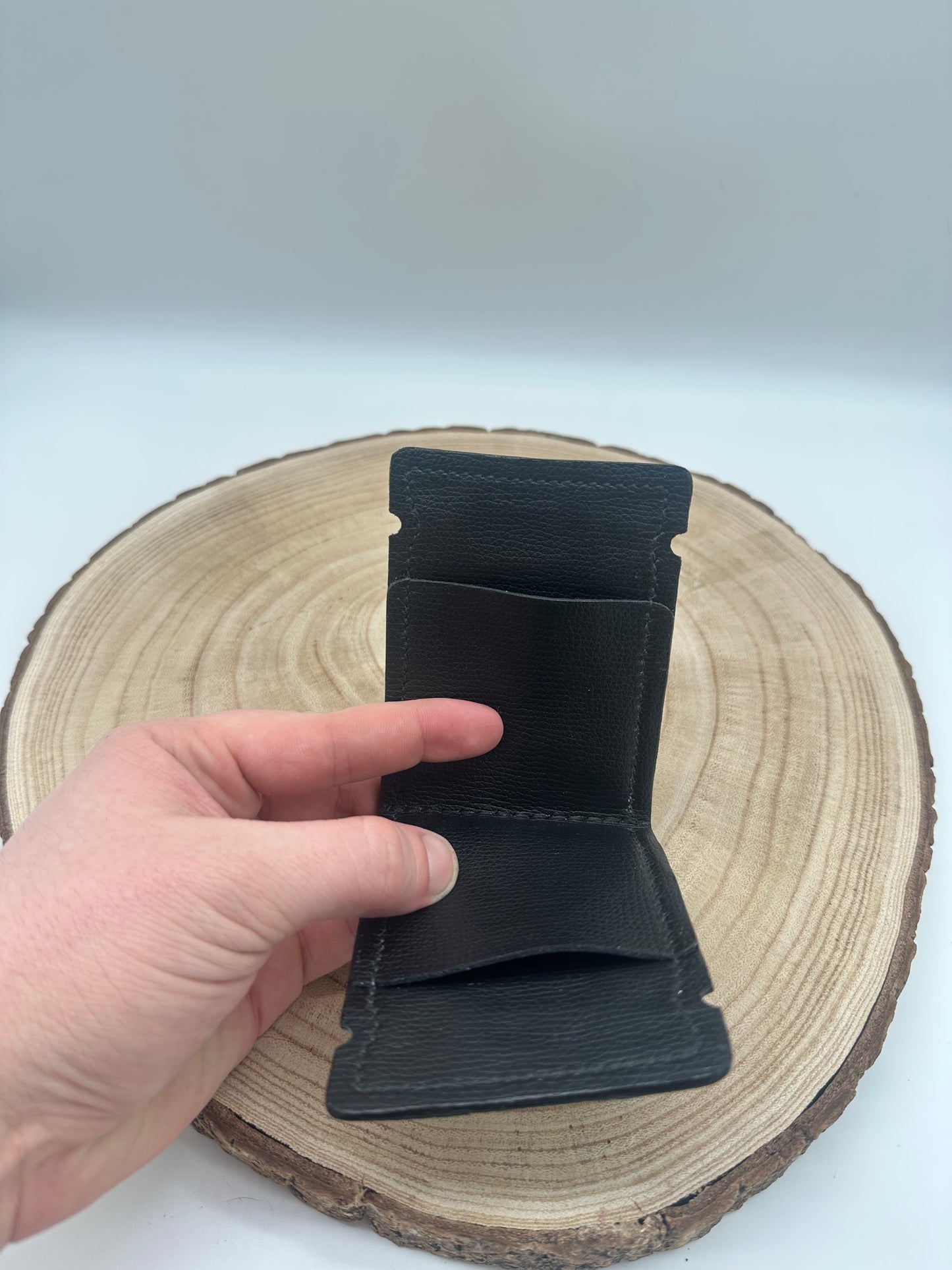 Crocodile Cash Cover: Black