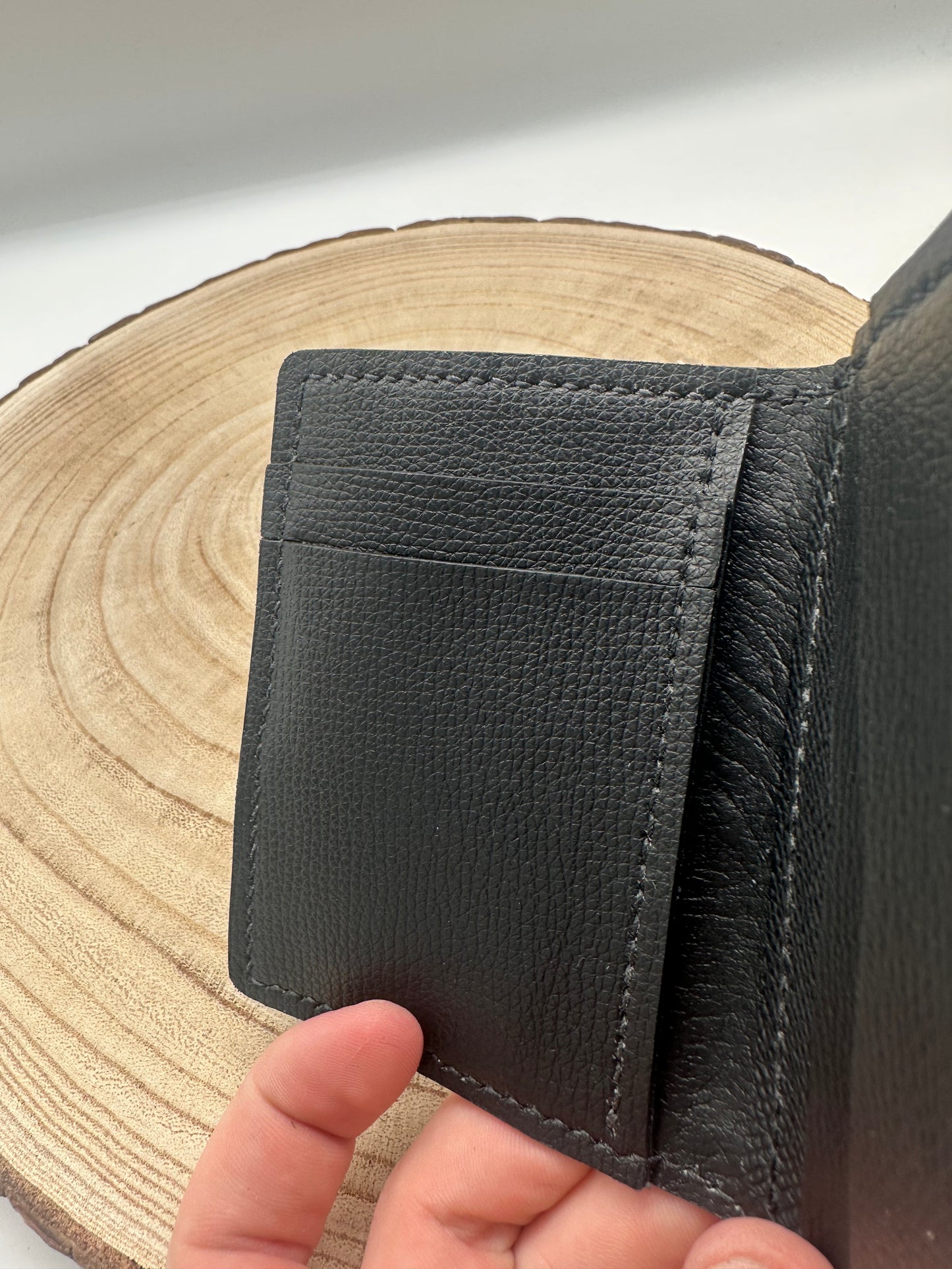 Crocodile Pocket Organizer: Black and White