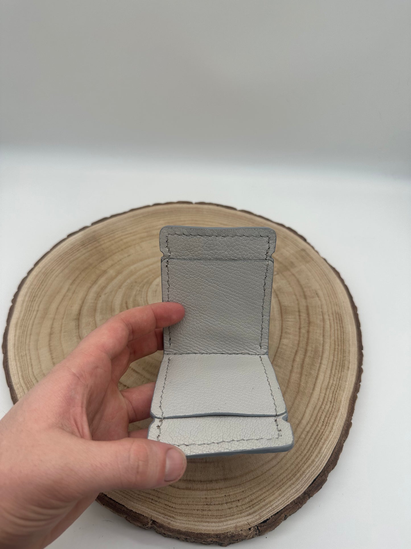 Caiman Cash Cover: Light Grey